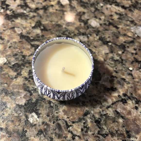 Decorative Candle 100% Soy Scented 2.5 oz - Picture 3 of 3